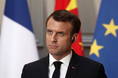 Γαλλία: Ο Macron απολογείται για τις καθυστερήσεις στον εμβολιασμό μετά την κατακραυγή της αντιπολίτευσης