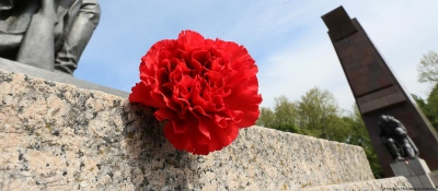 Deutsche Welle: Σε επιφυλακή η γερμανική κυβέρνηση για την 8η και 9η Μαΐου