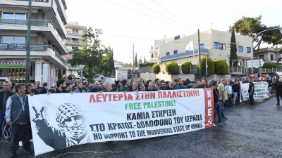 Παρέμβαση του ΚΚΕ έξω από την πρεσβεία του Ισραήλ με πανό «Λευτεριά στην Παλαιστίνη»