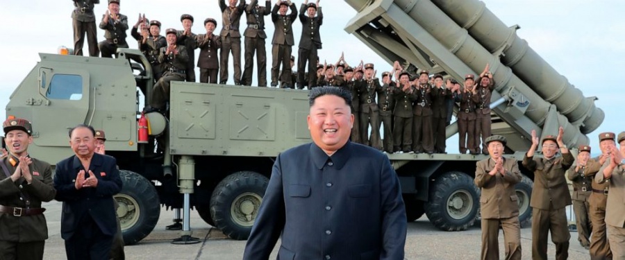 Β. Κορέα: Νέες εκτοξεύσεις πυραύλων και διάθεση για διάλογο με τις ΗΠΑ