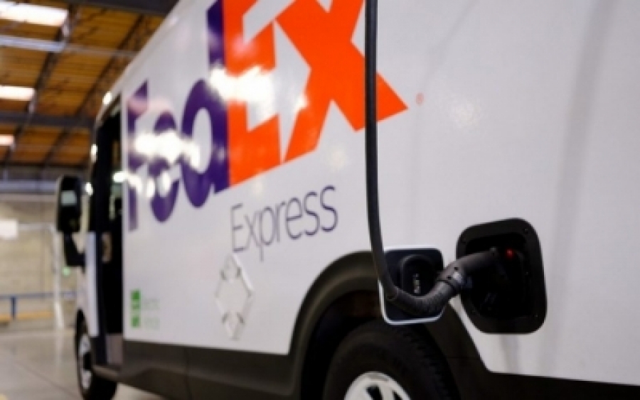 Καθηλώνει αεροπλάνα η FedEx, ακυρώνει μεταφορές η Maersk - Πλησιάζει η καταιγίδα για το παγκόσμιο εμπόριο