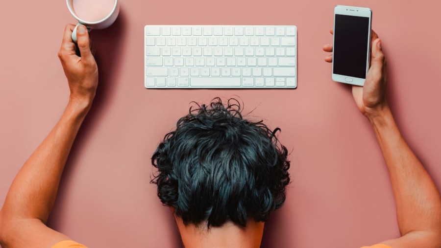 Ψηφιακό άγχος από τα επαγγελματικά μηνύματα – Γιατί πρέπει να θέτουμε όρια