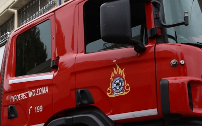 Φωτιά στον Βοτανικό - Στο σημείο επιχειρούν 18 πυροσβέστες