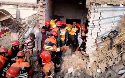 Τουλάχιστον 15 νεκροί από έκρηξη σε εργοστάσιο κόλλας στο Πακιστάν - Ανήλικοι εργάτες κάτω από τα συντρίμμια