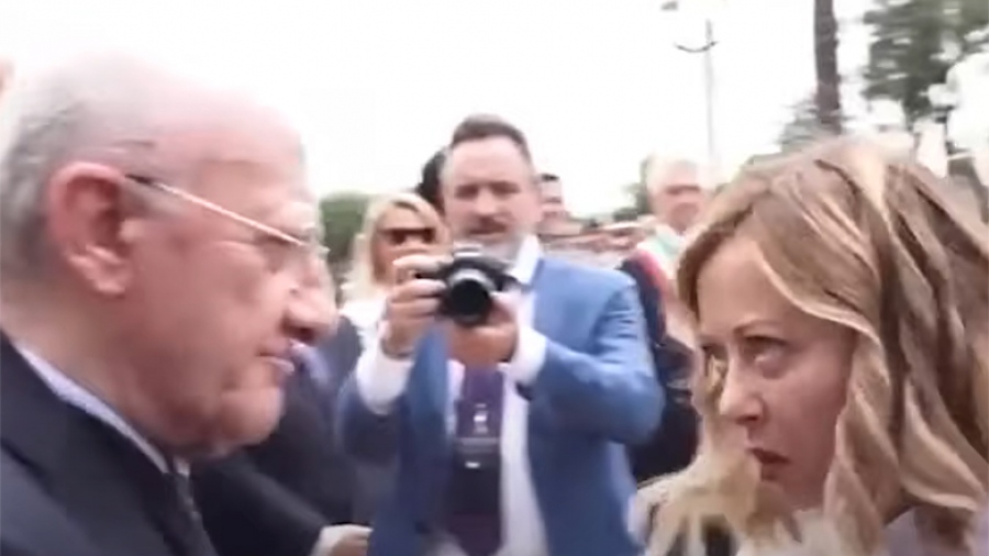 Η… εκδίκηση της Meloni: «Πρόεδρε, είμαι εκείνη η μ@λ@κω» - Viral η αμηχανία του περιφερειάρχη