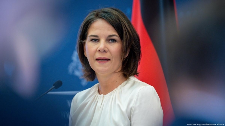 Baerbock (ΥπΕξ Γερμανίας): Δεν εγκρίνουμε την αποστολή βομβών διασποράς στην Ουκρανία - «Ισχύουν οι διεθνείς συμβάσεις»