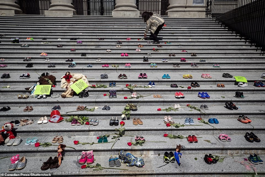 Μακάβρια ανακάλυψη στον Καναδά: Βρέθηκε ομαδικός τάφος 215 παιδιών, ακόμη και 3 ετών