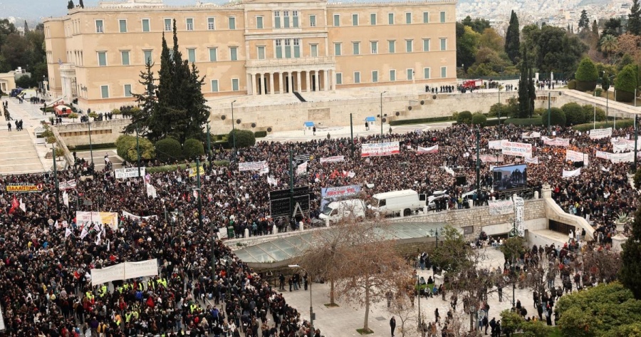 Ποιοι πήγαν να φιμώσουν την Καρυστιανού στην συγκέντρωση στο Σύνταγμα;