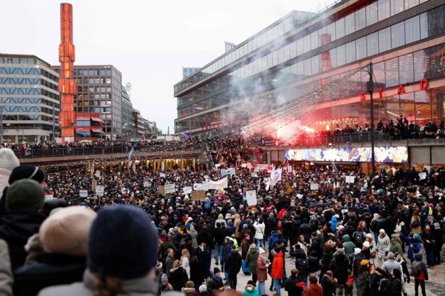Σουηδία: Μεγάλες διαδηλώσεις κατά της υποχρεωτικότητας των εμβολιασμών και του υγειονομικού πάσου