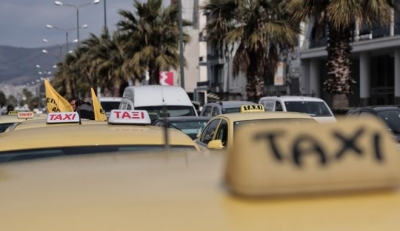 Διαμαρτυρία ταξί για τις τιμές καυσίμων - Προειδοποιούν για απεργιακές κινητοποιήσεις