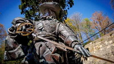 Ιστορική ανατροπή - Βρέθηκε ο τάφος του d’Artagnan - Σοκαριστική ανακάλυψη «ξυπνά» τον θρύλο των Τριών Σωματοφυλάκων