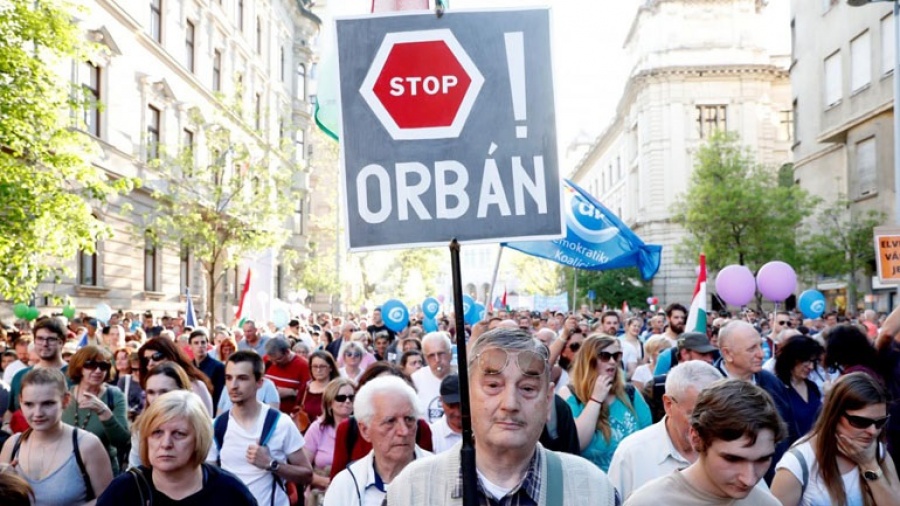 Ουγγαρία: Νέες μαζικές διαδηλωτές κατά του νόμου Orban για την υπερωριακή εργασία