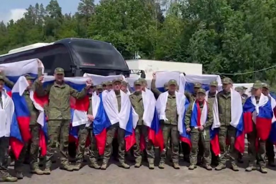 Επίσημο: Πλάνα από τους Ρώσους στρατιώτες που επέστρεψαν από την ουκρανική αιχμαλωσία