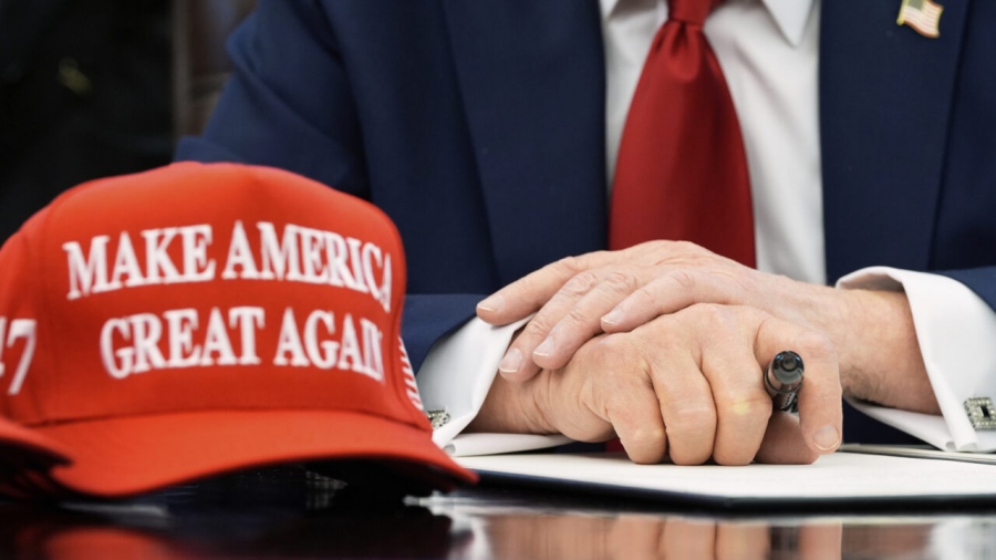 Οι βόμβες στο Ιράν έσκαψαν βαθύ ρήγμα στις ΗΠΑ – Τριγμοί στην κυβέρνηση Trump, αβυσσαλέα κόντρα MAGA – συντηρητικών