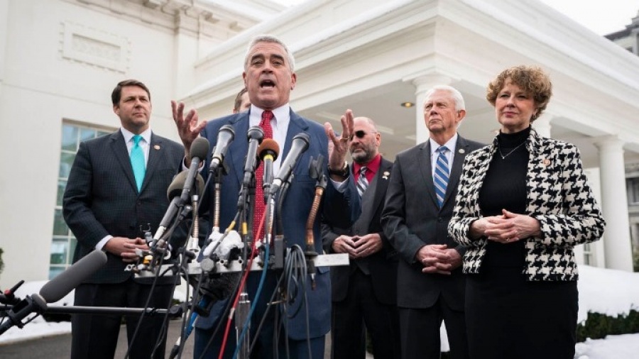 Politico: Πρωτοβουλία Δημοκρατικών και Ρεπουμπλικάνων γερουσιαστών για τον τερματισμό του shutdown
