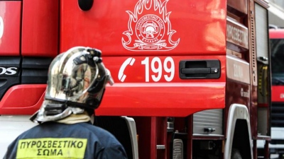 Πυρκαγιά ξέσπασε σε μονοκατοικία στον Βύρωνα – Συναγερμός στην Πυροσβεστική