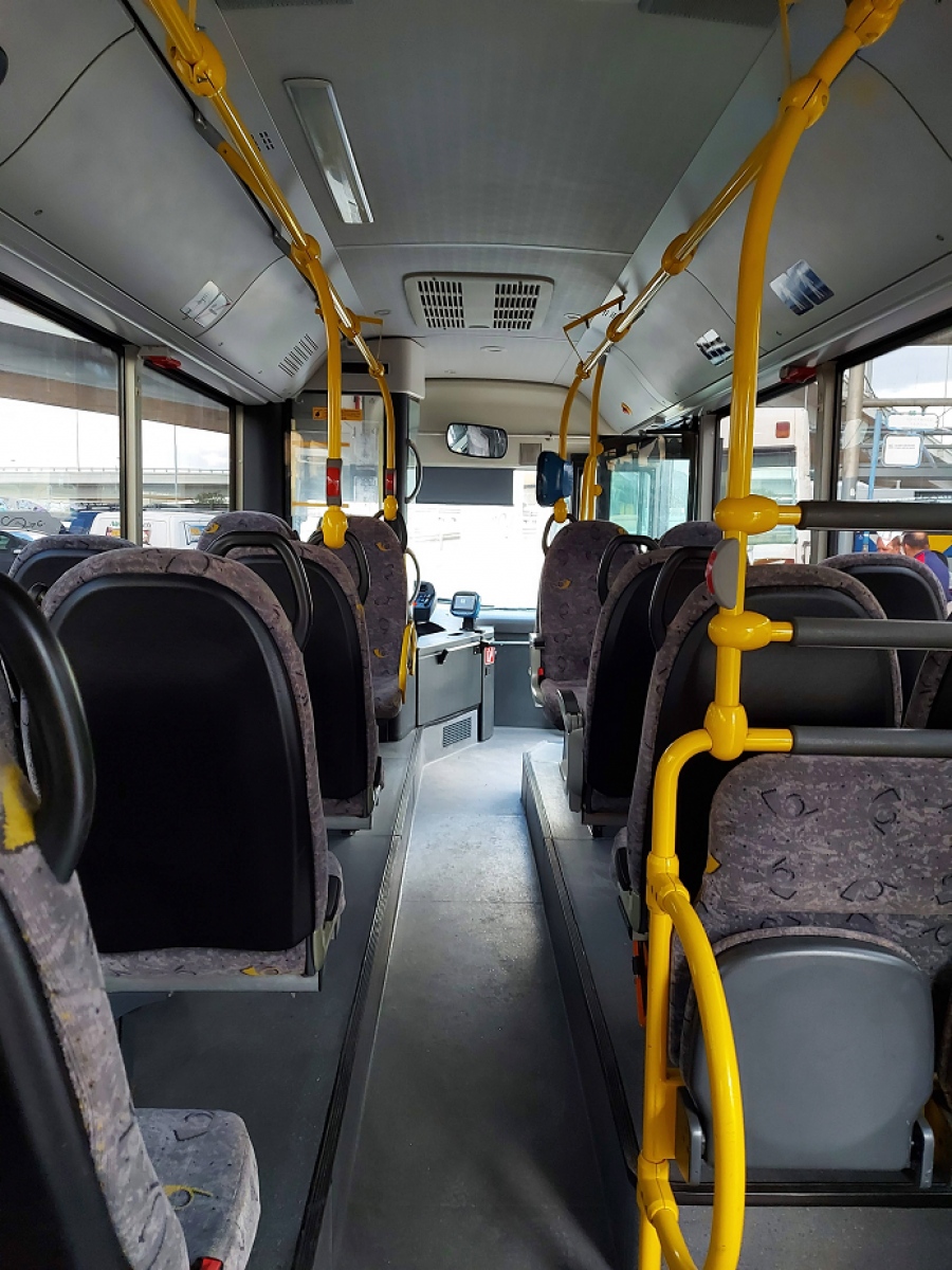 Πανικός στο Μοναστηράκι: Άνδρας άρχισε να απειλεί επιβάτες λεωφορείου με... τσεκούρι - Τους έσωσε ο οδηγός