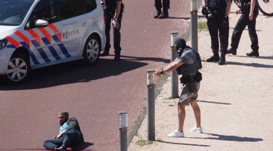 Ολλανδία: Τρεις τραυματίες σε επίθεση με μαχαίρι στη Χάγη