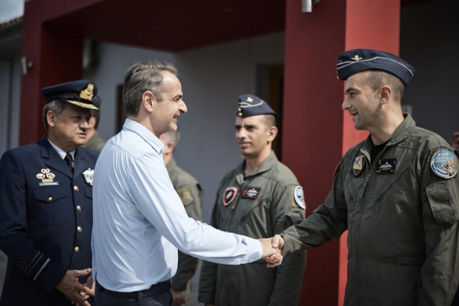 Ο Μητσοτάκης στην 111 Πτέρυγα Μάχης όπου υπηρέτησε - Η πρόσκληση για πτήση με μαχητικό, οι Belharra και η θητεία