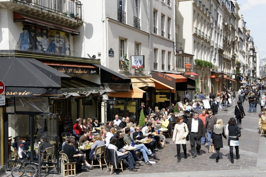 Ευρωζώνη: Παρά την τονωτική ένεση από τον τουρισμό στο β’ τρίμηνο 2022, το σενάριο της ύφεσης δεν απομακρύνεται