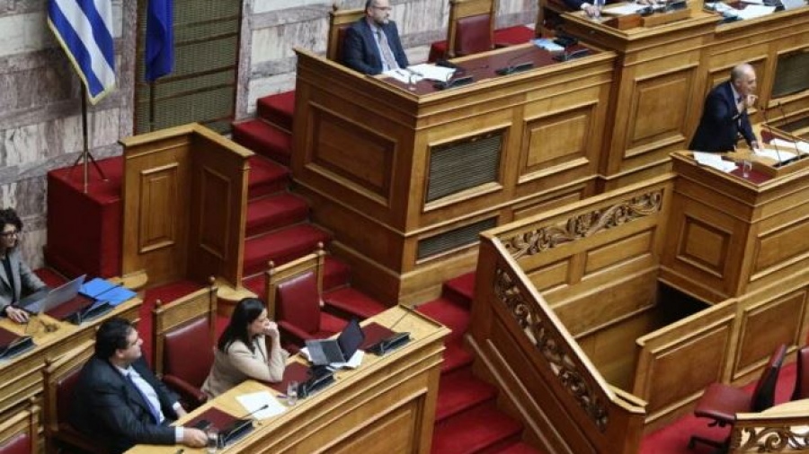 Βουλή - επιστολική ψήφος: Αντιπαράθεση σε υψηλούς τόνους μετά την τροπολογία - Κόντρα Κεραμέως- Βελόπουλου - Λιβάνιου