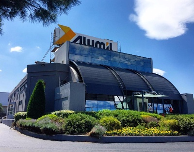 Οι πολύ μεγάλες δανειακές υποχρεώσεις σκιάζουν τις προοπτικές της Αλουμύλ