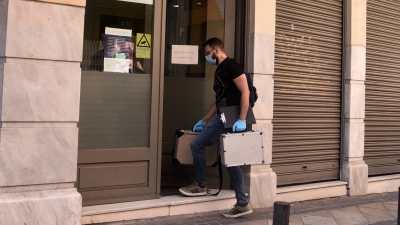 Ληστεία στο κέντρο της Αθήνας: Δέκα προσαγωγές για την εισβολή στην τράπεζα, 13.000 ευρώ η λεία