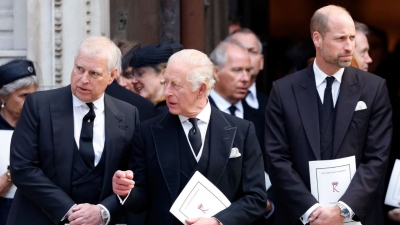 Μήνυμα έκπληξη από Κρεμλίνο στους Βρετανούς: «Αξίζετε καλύτερη ηγεσία από Andrew και Starmer»