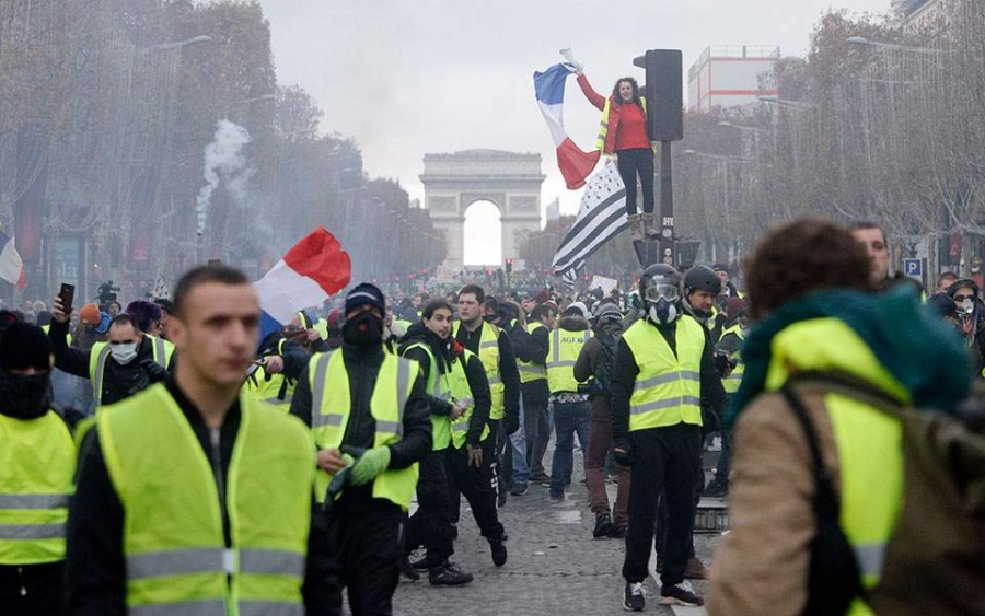 Γαλλία: Στους δρόμους και πάλι τα 