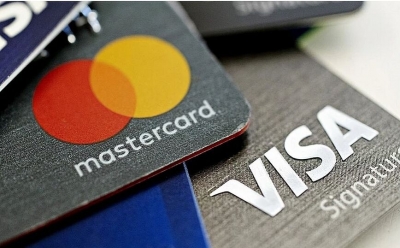 Ρωσία: Αποχωρούν Visa και η Mastercard – Απάντηση με στροφή στις τράπεζες της Κίνας