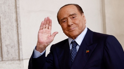 Ιταλία: Παραμένει σε ΜΕΘ, αλλά βελτιώνεται η υγεία του Silvio Berlusconi