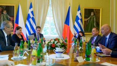 Στην Πράγα ο Δένδιας - Συνάντηση με τον Πρόεδρο της Τσεχίας, τι βρέθηκε στο επίκεντρο