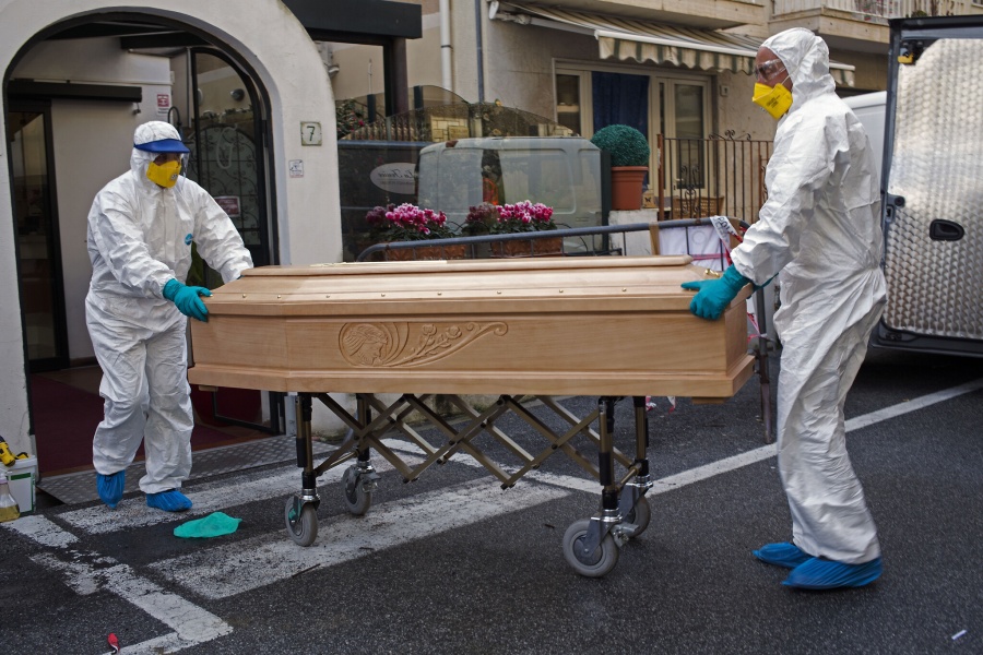 Ιταλία: Στους 18.849 οι νεκροί από κορωνοϊό - Παρουσιάζεται ύφεση σε θύματα, εισαγωγές σε νοσοκομεία και ΜΕΘ