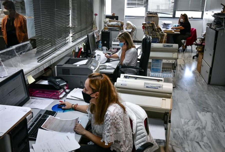 Χωρίς τηλεργασία και από τις 10 το πρωί λειτουργούν αύριο 7/2 οι δημόσιες υπηρεσίες