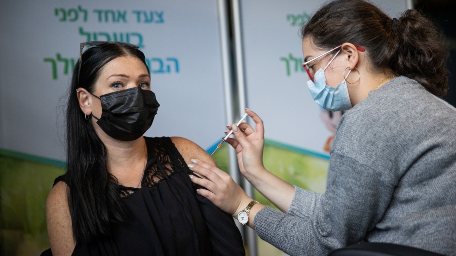 Ισραήλ: Ενδείξεις ότι το εμβόλιο της Pfizer προστατεύει κατά 90% από τη μετάλλαξη Omicron του κορωνοϊού