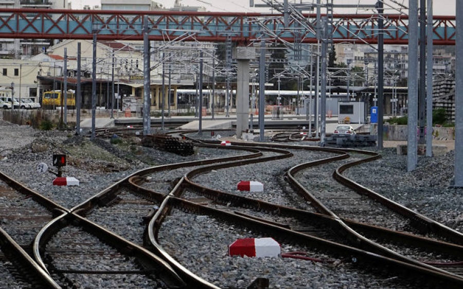 Σύγκρουση τρένων στο Ρέντη - Καθυστερήσεις στον προαστιακό