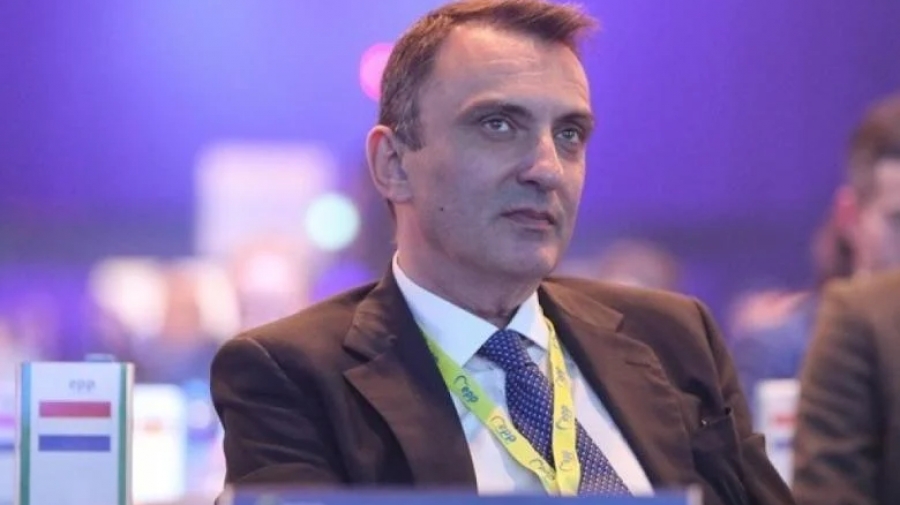 Ο Θανάσης Μπακόλας σύμβουλος του πρωθυπουργού εξελέγη γενικός γραμματέας του ΕΛΚ