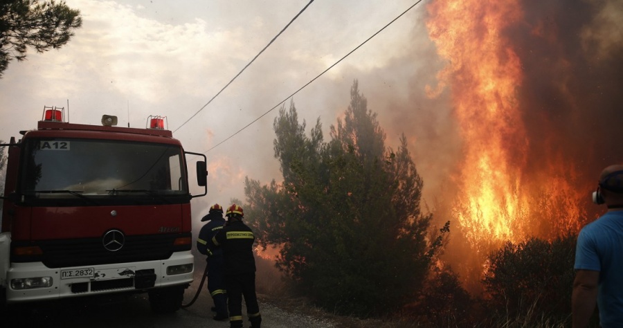 Μεγάλη φωτιά στο Σχινιά Μαραθώνα