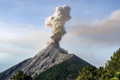 Γουατεμάλα: Έκρηξη του ηφαιστείου Fuego – Σε ύψος 6 χιλιομέτρων το ηφαιστειακό νέφος, βροχή στάχτης σε χωριά