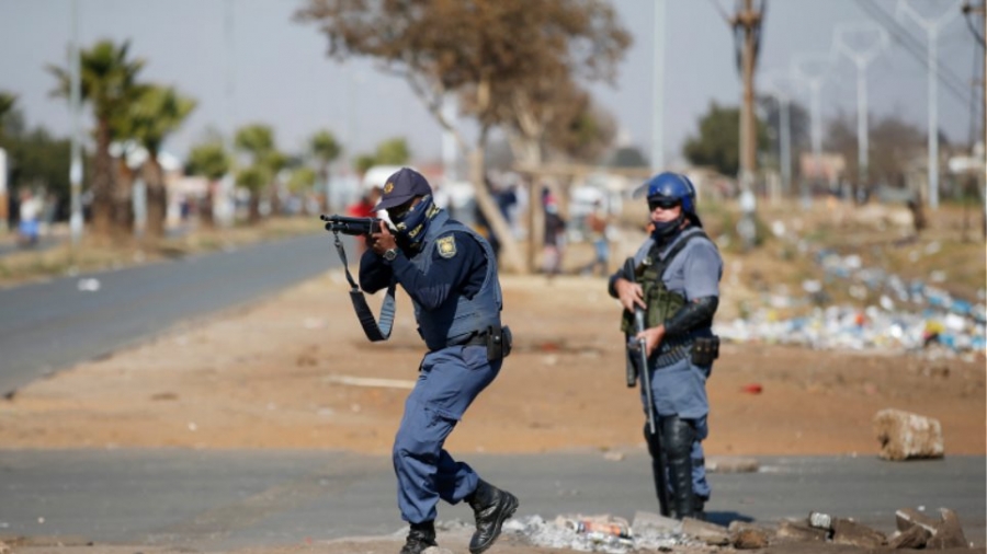 Νότια Αφρική: Ο στρατός αναπτύχθηκε σε δύο επαρχίες για καταστολή των ταραχών
