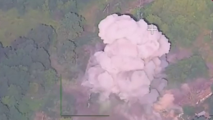 Φονική ενέδρα στο Chernihiv - Ρωσικός Iskander έκανε στάχτη καμουφλαρισμένο φορτηγό με ουκρανικά όπλα - Τρομερές εικόνες (vid)