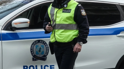 Αστυνομικός «νοίκιαζε» σε ληστές τον υπηρεσιακό ασύρματό του για 2.000 ευρώ