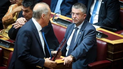 Ελληνική Λύση: Πέφτουν οι τόνοι μεταξύ του Βελόπουλου και του Σαράκη