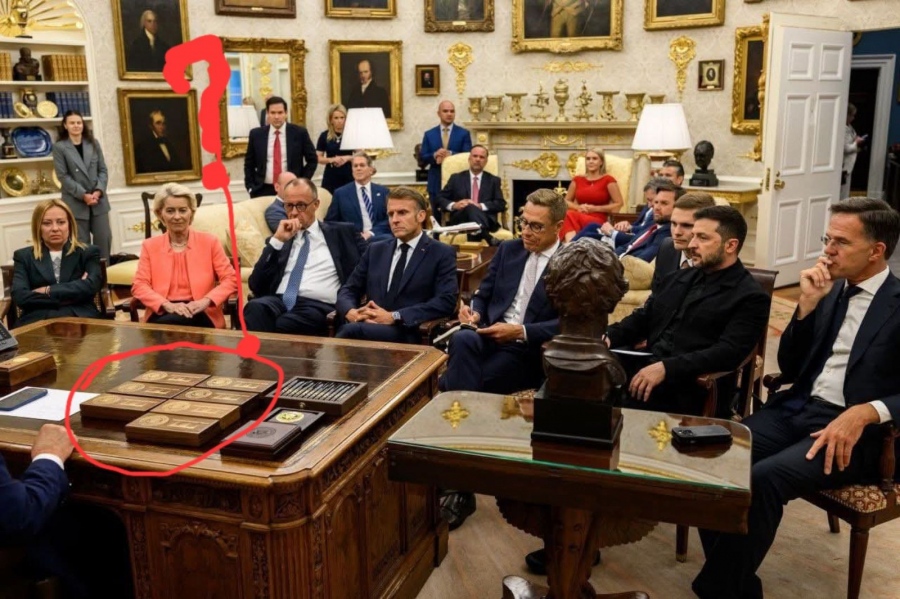 Τα 7 δώρα του Trump στους Ευρωπαίους - Μπαστούνι του χόκεϊ, κλειδιά για τον Λευκό Οίκο, 11 «ευχαριστώ» σε... πέντε λεπτά