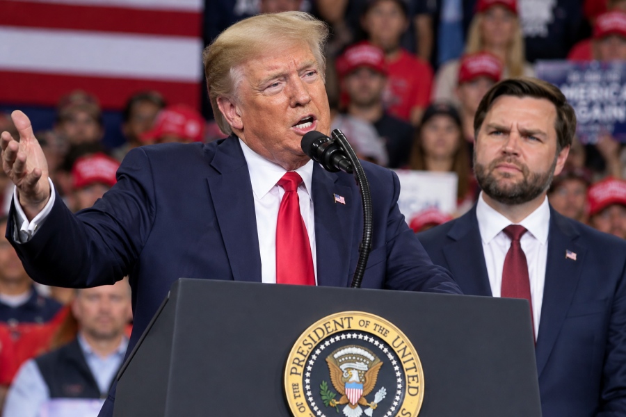 Ανατροπή: Ο Trump ακυρώνει τις συγκεντρώσεις σε Κάνσας και Άιοβα – Τι συμβαίνει με τον JD Vance