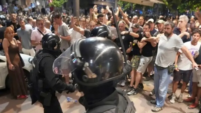 Συνεχίζονται οι ταραχές στη Σερβία - Vucic: Στήνουν έγχρωμη επανάσταση, θέλουν να προκαλέσουν εμφύλιο πόλεμο