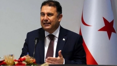 Το... ροζ βίντεο που «έκαψε» τον πρωθυπουργό στα Κατεχόμενα - Η βιντεοκλήση με νεαρή γυναίκα τον οδήγησε παραίτηση