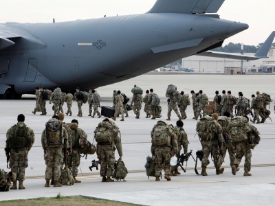 Θα ήταν θανατηφόρο – Larry Johnson (πρώην CIA): Στρατιωτικά άσκοπη η κατάληψη των νησιών Kharg, Qeshm