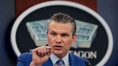 Αντιφατικά μηνύματα στέλνουν οι ΗΠΑ για τον πόλεμο στο Ιράν – «Τοπίο στην ομίχλη» οι στόχοι του Πενταγώνου