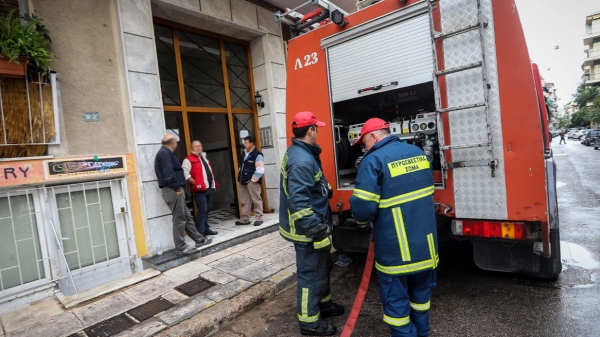 Κατέρρευσε κτήριο στην Ακαδημία Πλάτωνος, έρευνες για τυχόν εγκλωβισμένους από διασώστες